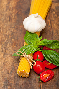 意大利意大利意大利面糊番茄和巴西尔蔬菜营养食谱午餐餐厅厨房美食饮食盘子香料图片