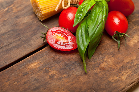 意大利意大利意大利面糊番茄和巴西尔面条美食餐厅食物木头乡村食谱香料午餐蔬菜图片