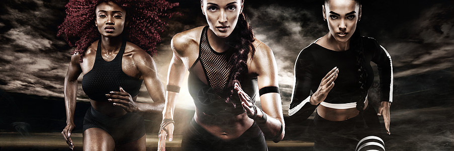 一个强壮的运动员 女子短跑运动员 穿着运动服 健身和运动动机在深色背景下跑步 赛跑者的概念起跑线戏剧性训练有氧运动海报女性太阳天图片
