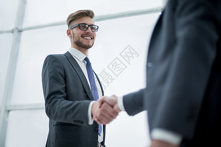 商业界人士的强力握手交易经理男性伙伴公司动机合同工作企业家协议图片
