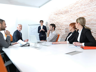 商业团体在会议中女士商务头发笔记本成人职员胡须工人人士电脑图片