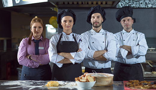 厨师团队集体厨师的纵向职员微笑男性餐饮团队合作候选人检查冒充成人背景