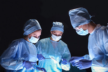 手术室的小组外科医生手术女孩疾病学生女士男人临床情况面具医院图片