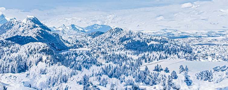 冬季奇景和神奇的圣诞风景 雪山和森林被雪覆盖 作为假日背景 笑声旅行仙境横幅村庄下雪情绪树木奢华假期雪花图片