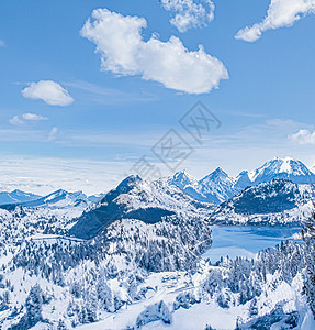 冬季奇景和神奇的圣诞风景 雪山和森林被雪覆盖 作为假日背景 笑声天气魔法滑雪新年下雪山脉雪花时间仙境情绪图片