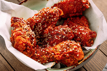 窑鸡一碗辣水牛鸡翅小吃翅膀食物背景水平餐厅营养桌子红色午餐背景