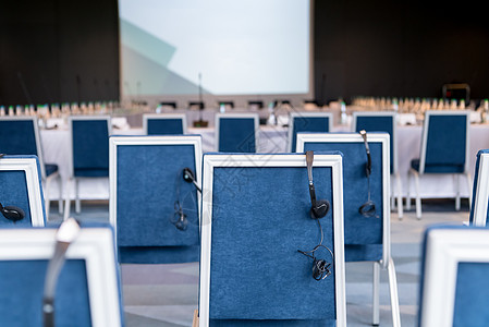大型现代会议室内置室内房间研讨会公司建筑学投影仪耳机管理人员木板会议室椅子图片