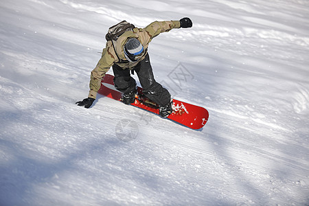 自由式滑雪机跳跃和骑娱乐蓝色天空冒险滑雪木板空气夹克行动乐趣图片