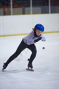 儿童滑雪速度精神头盔安全游戏赛跑者冰鞋溜冰场竞赛团队耐力图片