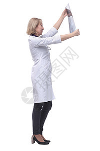 女医生看X光的侧面视图治愈女性保健卫生从业者射线放射科检查技术照相图片