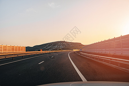 黎明时空高速公路 从司机的角度看阳光沥青日落国家视角日出场景太阳旅行天空图片