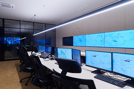 大型现代安保系统控制室的空内置安全系统控制室物流警报监督办公室中心机构电脑视频数据安全图片
