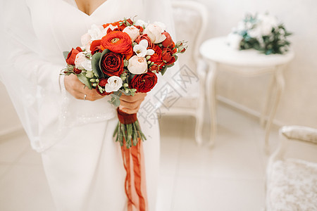 露天的玫瑰花朵和鲜花织成的花束订婚新娘捧花植物作品婚礼已婚花艺幸福花朵图片