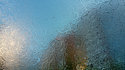 冷冻的挡风玻璃 透明冰层的颗粒结构 天空正在闪耀 抽象的冰背景冰晶摄影季节剥皮天气卡片魅力微光低温窗户图片