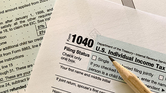 1040美国个人税表和铅笔 税收概念图片