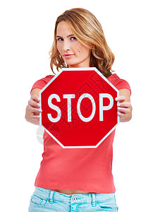 停 一个年轻女人拿着停牌 站在白色背景的白脸上图片