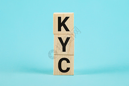 KYC——了解你的客户 带有文本 KYC 的木块 您可以在商业 金融 营销和其他概念中使用 商业照片展示营销创建民意调查改善产品图片