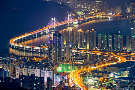 釜山市风春桥晚上景观鸟瞰图建筑照明港口航拍城市市中心建筑学摩天大楼图片