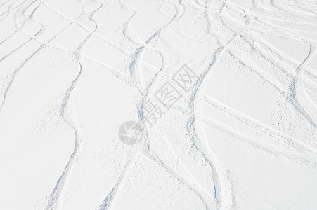 南极山雪上滑雪的曲线轨迹 滑雪概念闲暇阳光人行道蓝色白色旅行车道运动天空城市图片