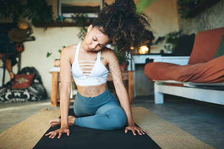 愿你永远幸福 身体和思想灵活性女孩公寓平衡女性运动装瑜伽女士全身训练图片