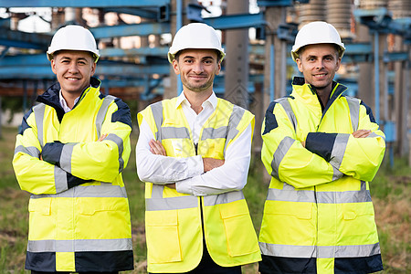 多民族产业工人团队的集体肖像由技术人员 工程师 戴着头盔制服的机械师组成 产业工人 电力行业 生产理念图片