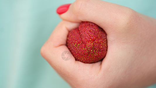 手头有问题结肠解剖学 统统草莓树枝概念图片