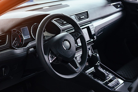 现代车内仪表板和方向盘测量车轮控制板力量车速车辆运输灯光仪表转速图片