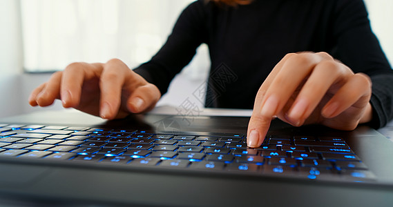 在线工作 技术 笔记本电脑键盘图片