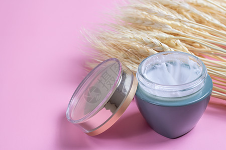由小麦和大麦制成的天然化妆品产品奶油桌子美容浴室草本植物耳朵高架护理身体图片