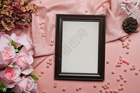 空框 粉红玫瑰和粉红色背景的干花高清图片