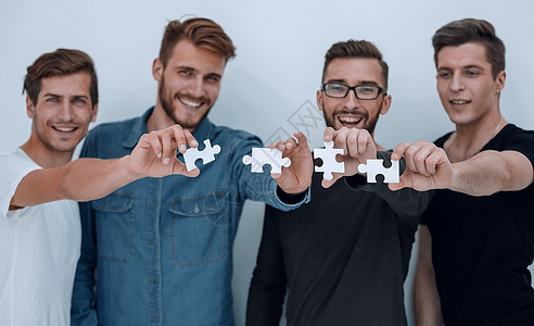 连接拼图片段的人的图像Name解决方案合伙玩具会议合作游戏帮助团队工作男人图片