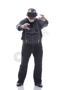 身穿虚拟现实头盔的随行男创新时尚广告牌成人渲染工具胡须牛仔裤冒险娱乐图片