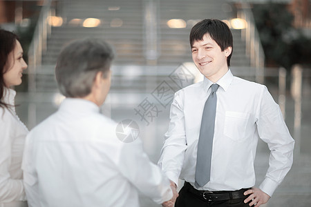经理与客户握手 欢迎客户图片