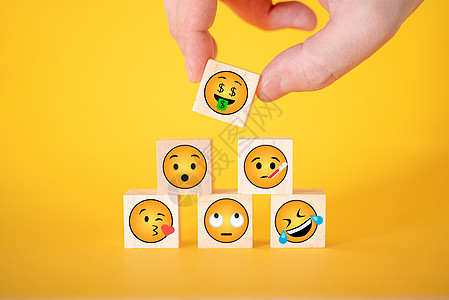 2022年5月29日 Emoji黄色脸蛋盘图片