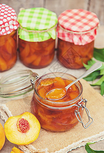 保存桃果酱 有选择的焦点 食物桃子早餐厨房收成营养季节玻璃叶子饮食桌子图片