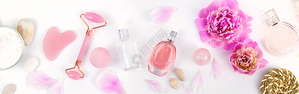 粉红花在白色背景温泉面部 有选择的焦点药品横幅石头瓶子奢华润肤美丽香水化妆品皮肤图片