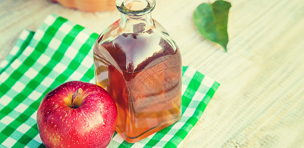 瓶子里的苹果醋醋 有选择的焦点碱性酵素重量敷料康复花园调味品食物饮食水果图片