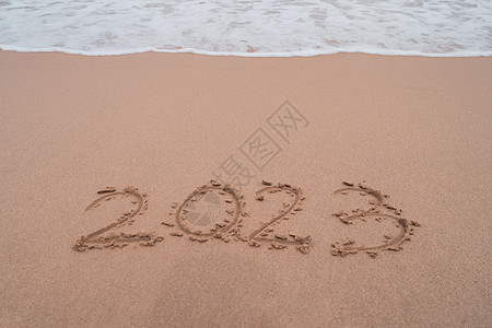2023新年即将到来 沙滩背景是日落的 规划或制定新的生活解决方案的新开始图片
