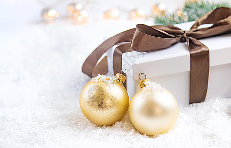 圣诞背景和美丽的装饰 新年 有选择的焦点装饰品雪花桌子假期礼物卡片框架季节作品横幅图片