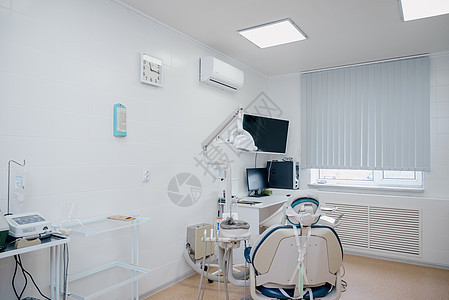 牙科诊所带牙科设备的病人接待办公室内部医疗服务治疗医院椅子手术技术设施药品电脑图片