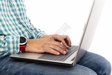 在计算机键盘上打字的人的手工作写作职业男性员工技术互联网自由职业者人士学生图片