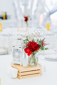 婚礼那天桌上的漂亮花朵花瓶环境花瓣餐厅花束绣球花用餐蜡烛桌布婚姻图片