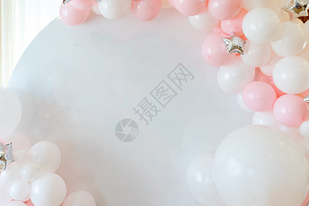 粉色和白色气球的白底边框图片