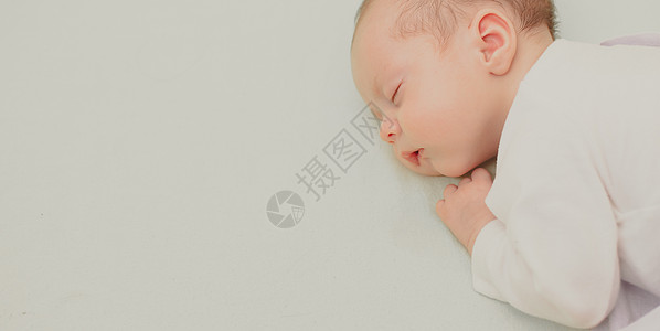 小婴儿睡觉婴儿睡在复制空间的婴儿床上 儿童用品广告 插图儿童文章 一个小孩子 新生儿后代孩子生活男生身体幸福新生场景睡眠童年背景