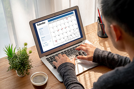 计算机软件应用日历 用于Modish计划时间表规划桌子社区笔记本规划师药片团队电脑活动男人人士图片