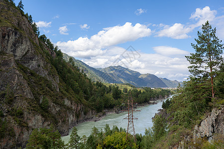 卡通山一条迅速流淌的广阔而通畅的山河岩石假期风景森林天气流动瀑布海浪石头爬坡背景