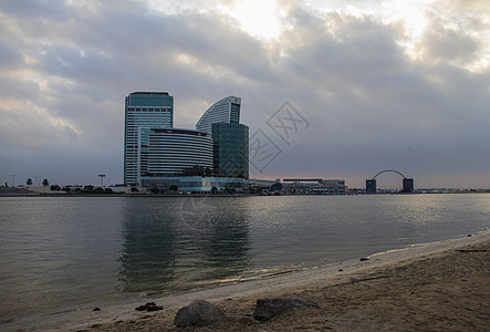 迪拜市和洲际酒店的景象 上午清晨 迪拜 阿联酋外门地标旅游天气太阳款待射线酒店寒意记录运河图片