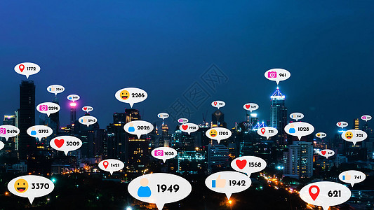 社交媒体的图标飞过市区市中心 展示人民之间的对等关系社交网络互联网广告影响者互联网络手机网络社区战略网站图片