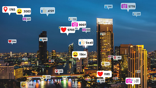 社交媒体的图标飞过市区市中心 展示人民之间的对等关系网络战略手机人群社会符号商业影响者互联网市场背景图片
