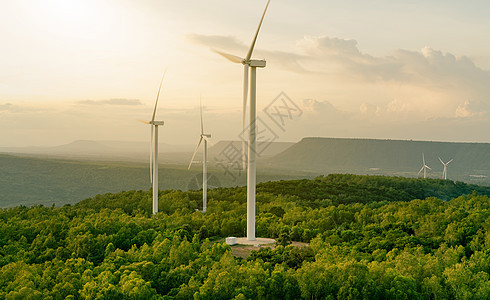 风能 风力 可持续的可再生能源 风力涡轮机发电 山上的风车农场与落日的天空 绿色科技 可再生资源 可持续发展力量技术生态生产世界图片